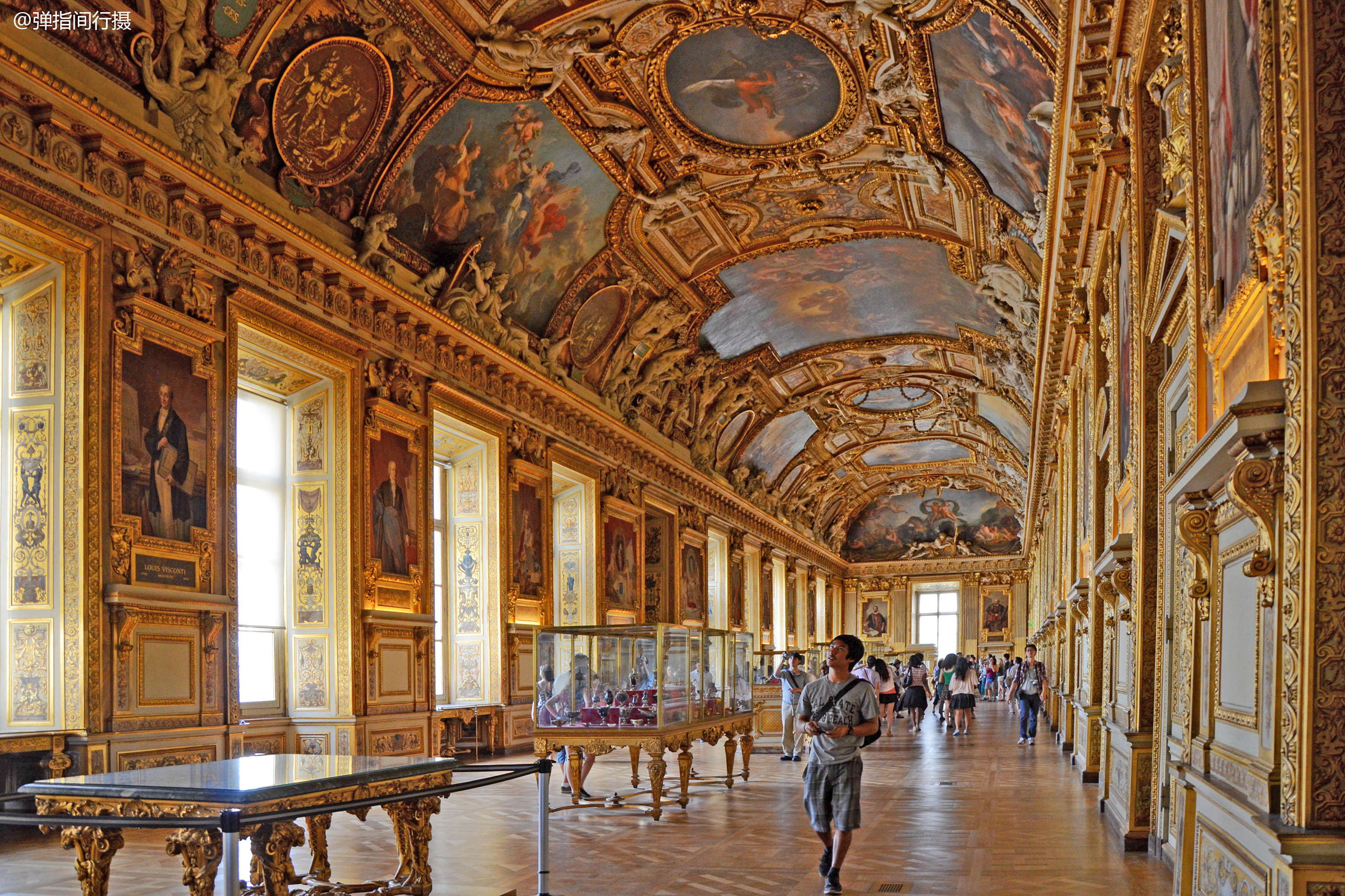 卢浮宫内景图片