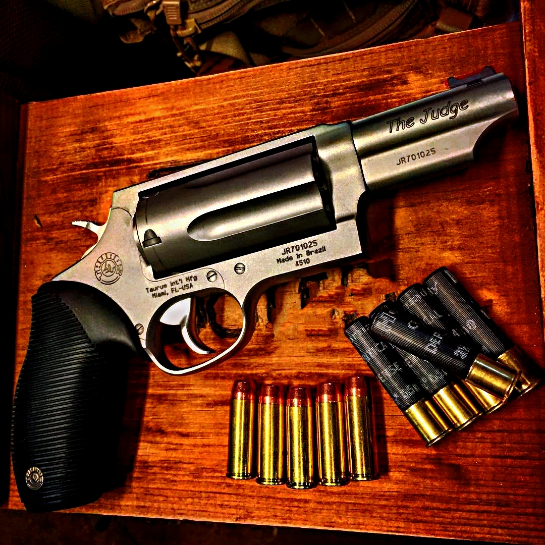 被称为手炮 可以发射霰弹的左轮手枪