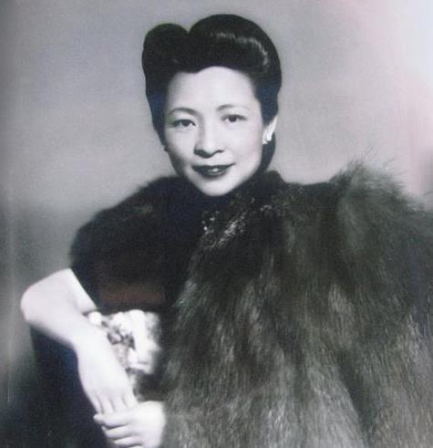 妻子不怀孕丈夫爱上义女,妻子坚决离婚,如今成上师弟子三千