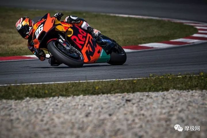佩德罗萨再度跨上ktm rc16赛车做测试