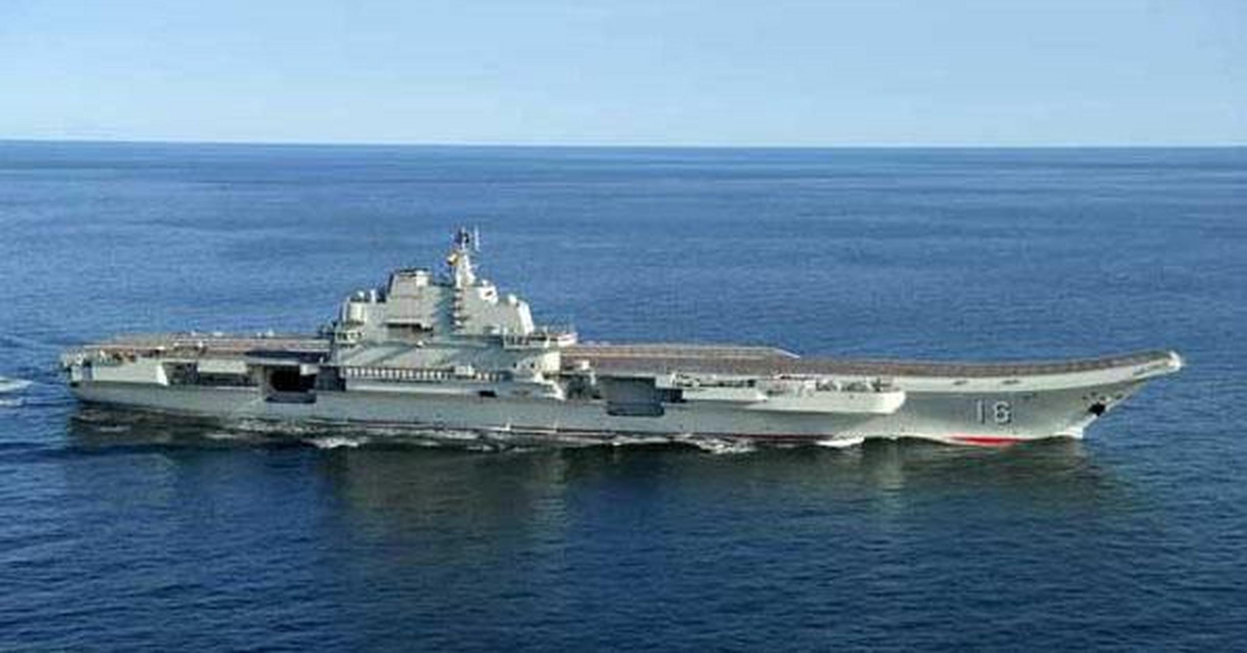 典礼在上海某船厂举行,055型驱逐舰终于正式向世人揭开了神秘的面纱