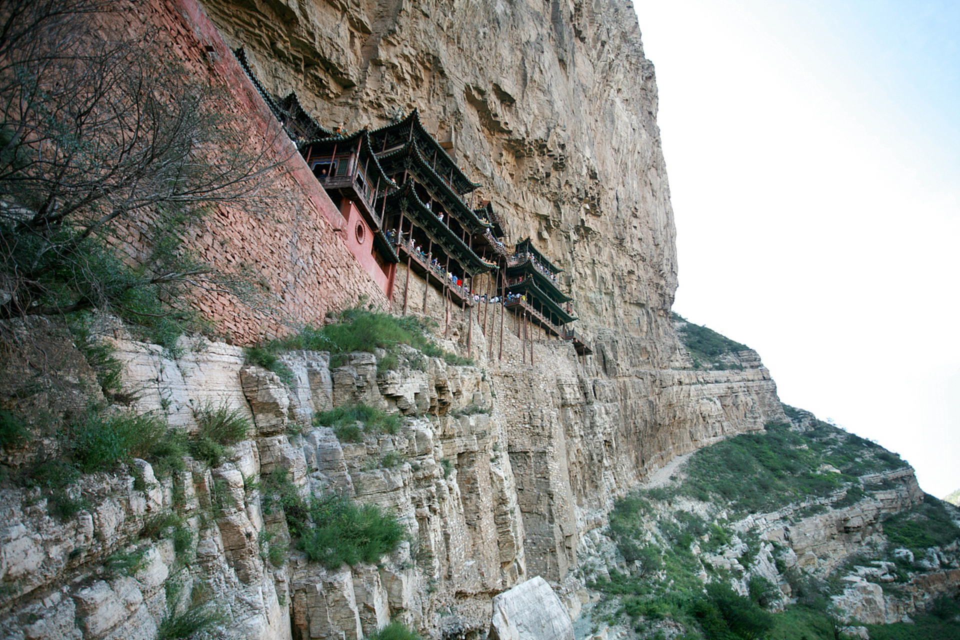 北岳恒山:恒山位于山西省大同市浑源县境内,是中国著名的山岳风景区