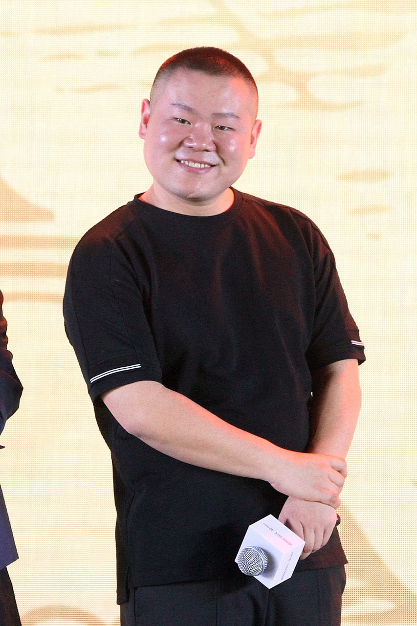 岳云鹏出名有钱以后,有一个发小打电话,说他母亲住院了,求岳云鹏救救