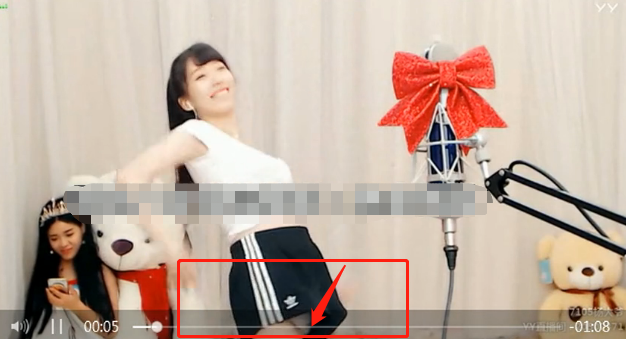 yy挺哥豪刷14万助阿哲pk,女主播跳舞三角区走光,网友大饱眼福