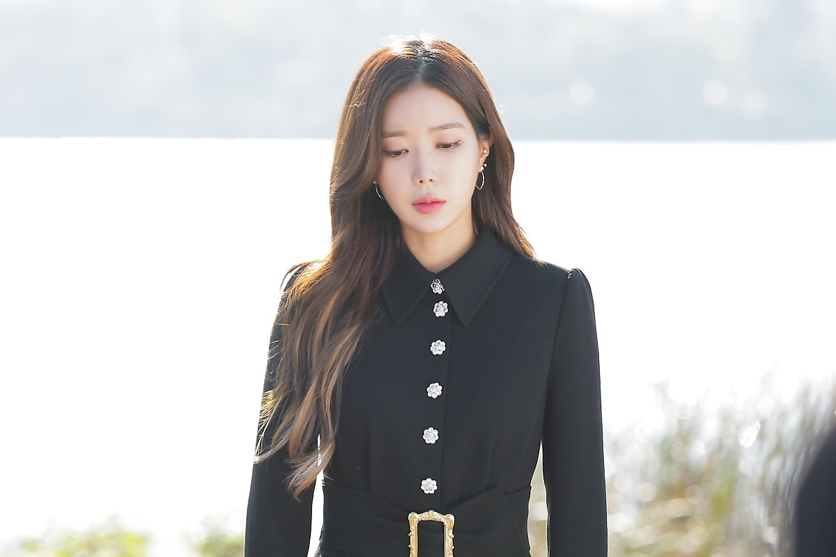 豪门狗血剧《优雅的家》高收视落幕,林秀香拍摄现场仿佛画报大片