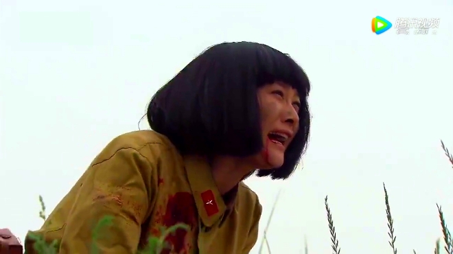 女鬼子正要拿刀砍向宋无娇时,让这一小块木头给救了