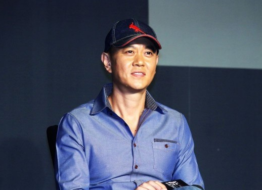 冯嘉怡,中国内地男演员.2006年,参演首部电视剧《双面胶》.