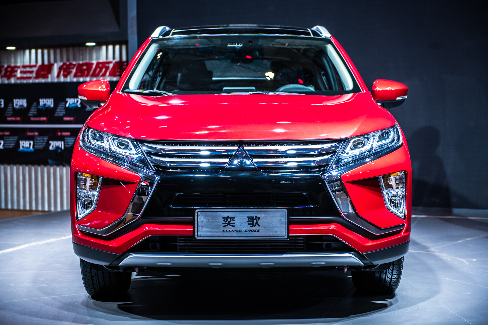 广汽三菱奕歌的内饰采用 "horizontal axis"设计理念.