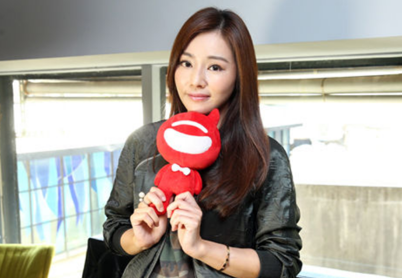 还记得《薰衣草》里的梁以薰吗?如今的她,美的不可方物!