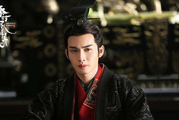 张彬彬穿冕服扮影视剧"最帅秦始皇",英俊霸气,彰显帝王气质