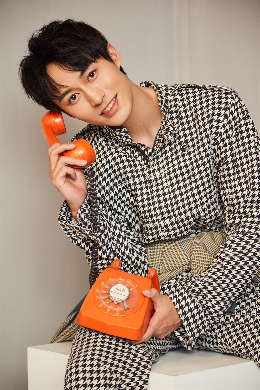 由演员付嘉,李柏蓉等主演的古装侦探悬疑剧《唐诗三百案》于上周四