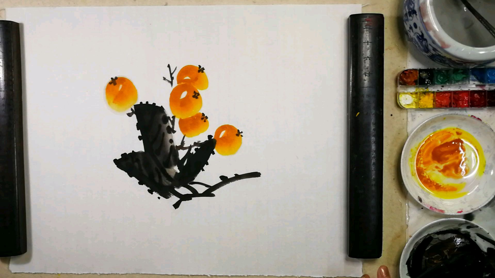 国画普及。第九章蔬菜和水果的画法。第八节枇杷的画法与其步骤