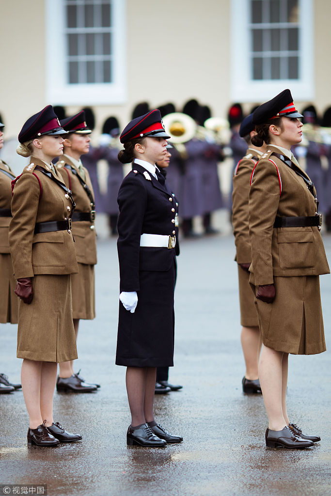 当地时间2018年11月25日,英国桑赫斯特,约旦国王阿卜杜拉二世和王后
