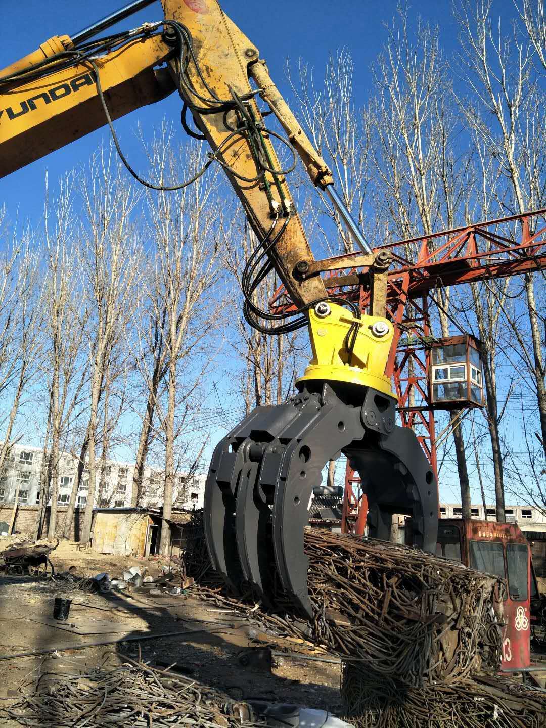 挖掘机抓木器和抓钢机销售及功能详解