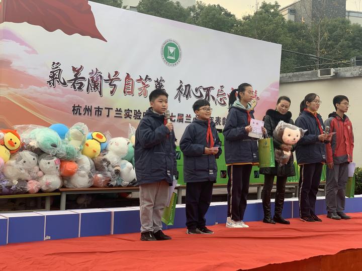 胖白菜,粗萝卜,大玉米,圆柚子…丁兰实验中学的这些奖品真是沉甸甸!
