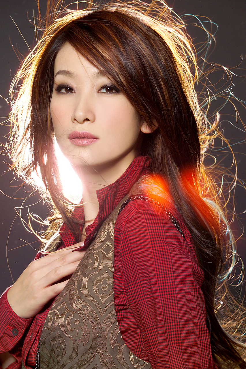 快,基本在开拍之前扫几眼就可以直接去演戏了,跟她对戏的演员都惊呆了