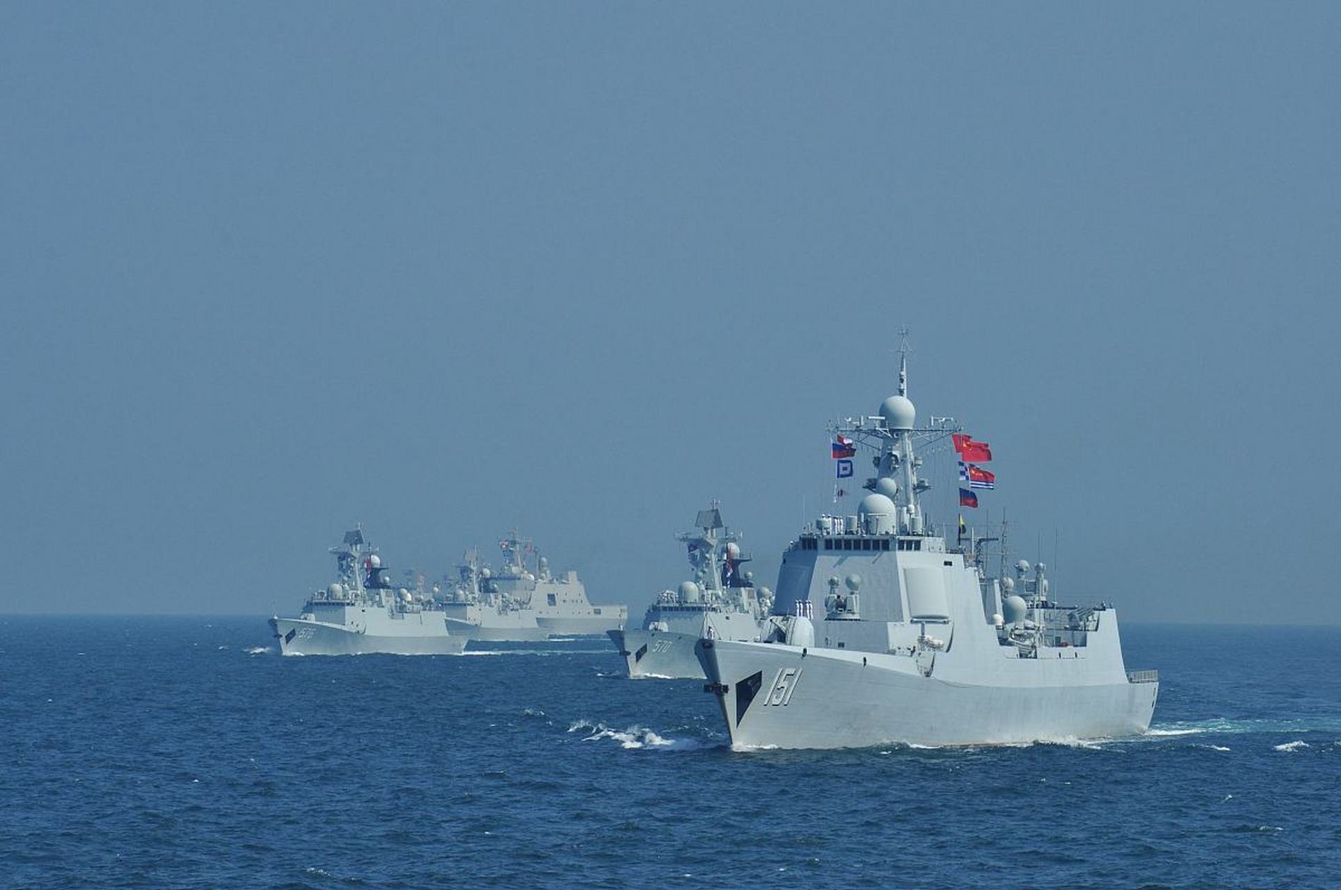 撞了我们,自己也会受损,也就走不了了,只好乖乖留下来等待救援.