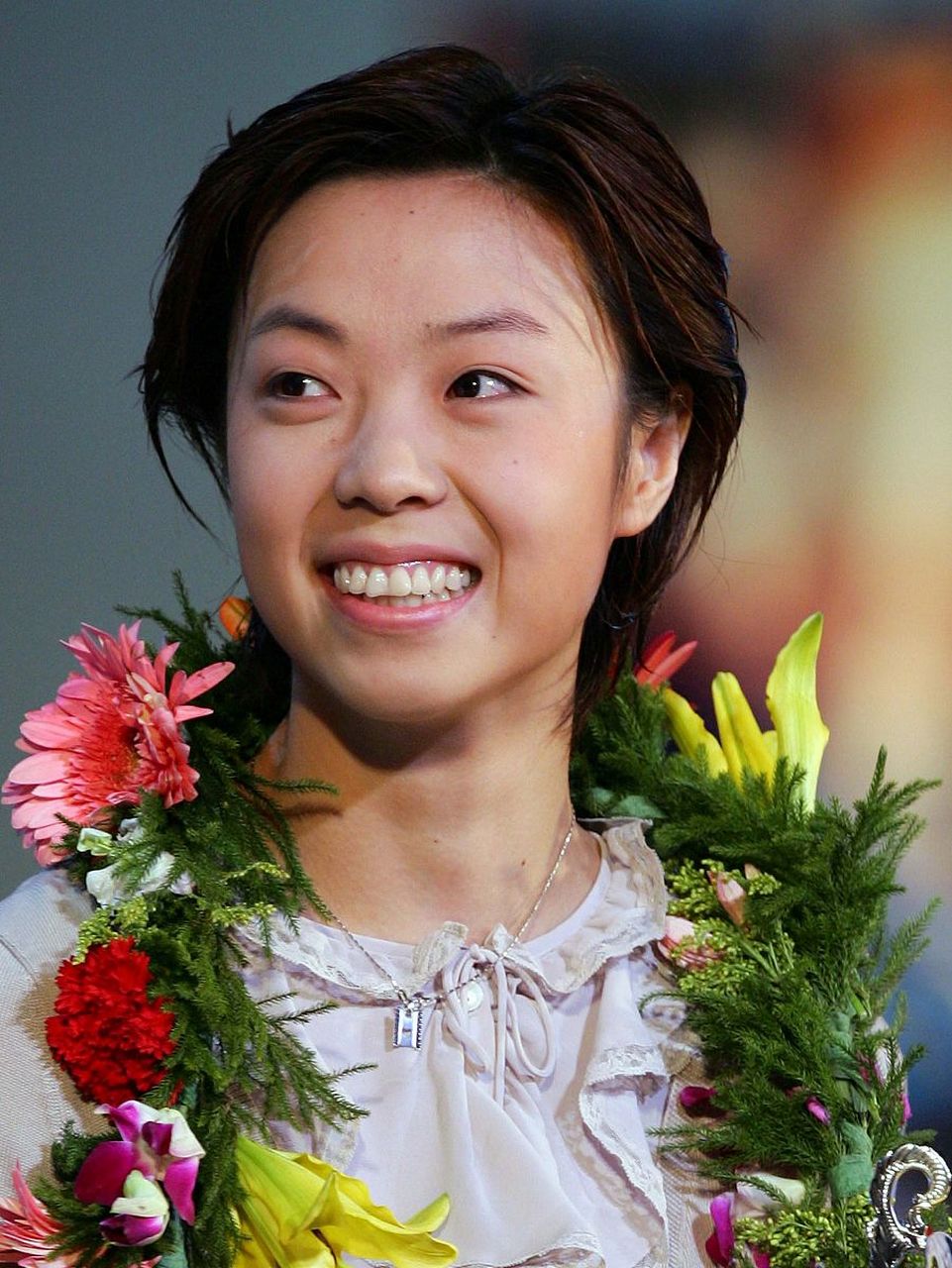 当张怡宁这位世界冠军选择嫁给年长20岁的富豪时,人们无不惊讶万分.