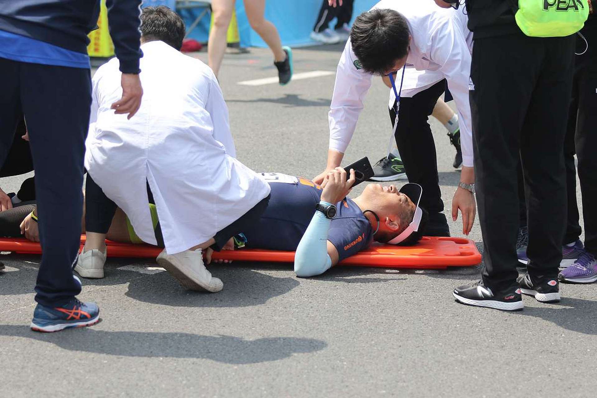 桂林马拉松69岁选手不幸倒地猝死#,医院称系心脏骤停