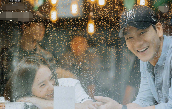 演员朴海秀结婚,妻子比他小六岁,作为搭档的郑秀晶出席婚礼