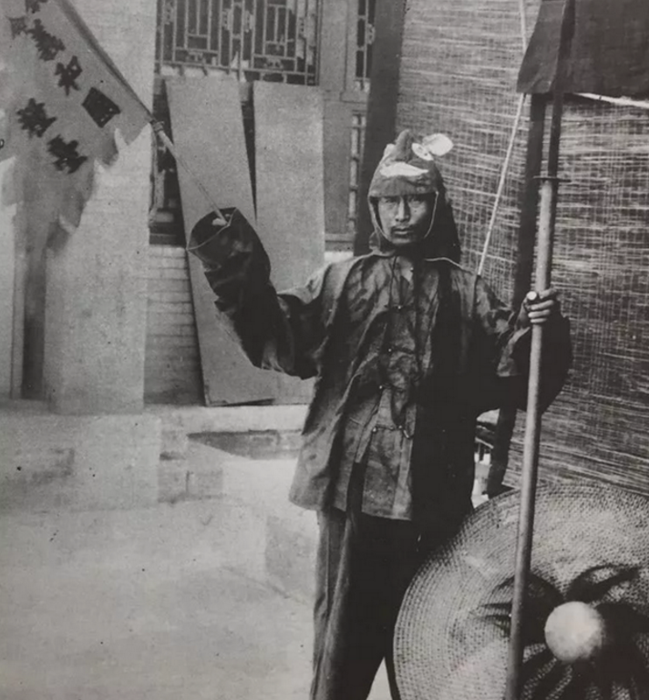 1900年义和团老照片:图二耀武扬威,如一群恶兽,网友