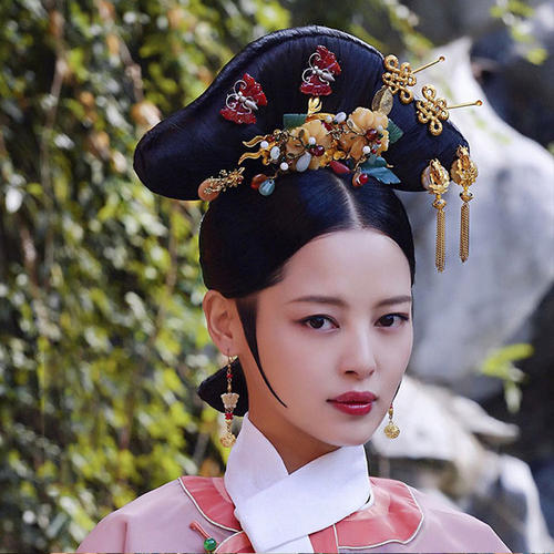 清朝妃嫔的头饰奢华艳丽,不止好看,还有这种效用!