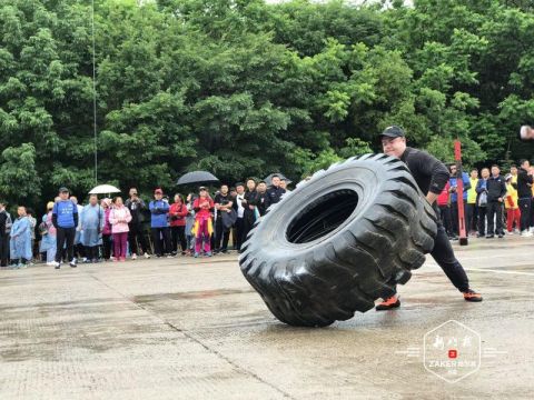 拉車舉鼎翻輪胎,5 名大力士鏵子山亮絕活兒