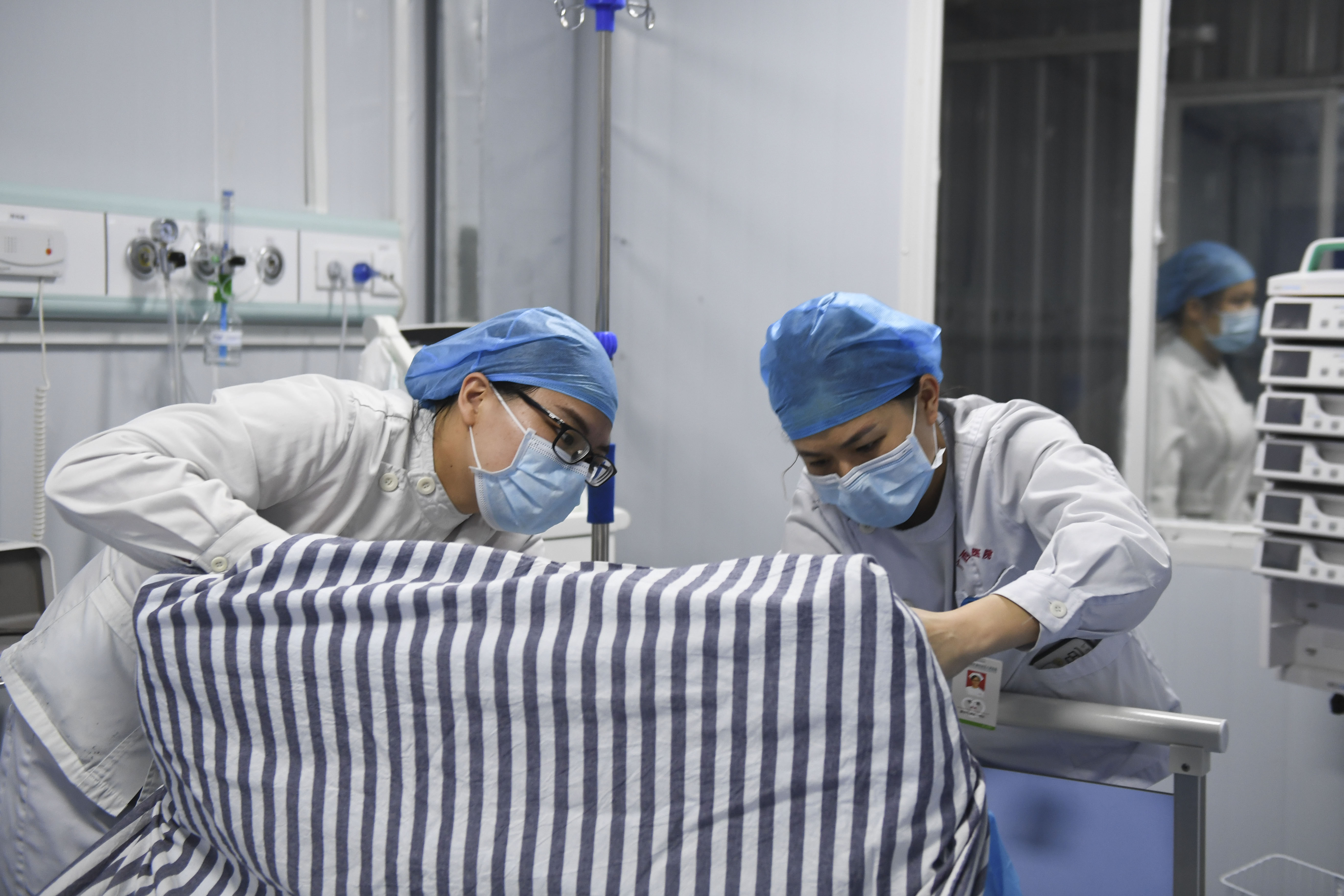 首批医护人员进驻广西壮族自治区人民医院邕武医院临时应急病房(4)