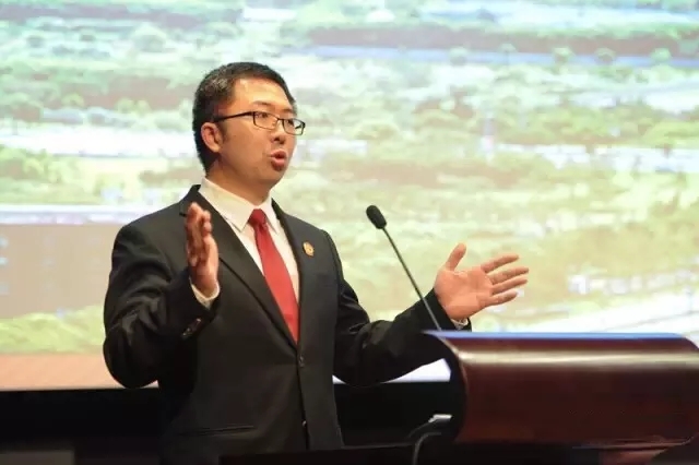 追忆80后法官沈铭:所在科室收到的锦旗多到挂不下