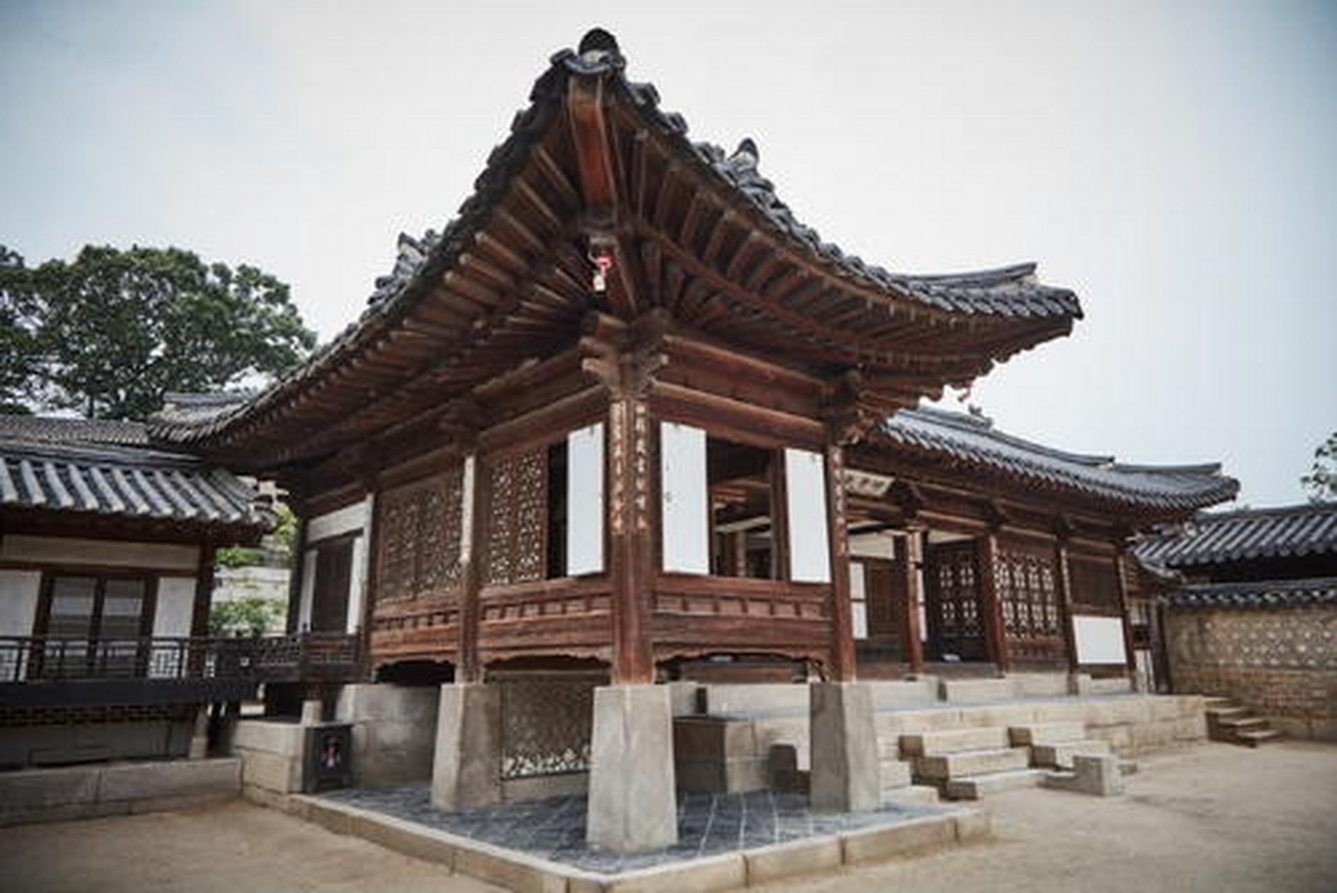 乐善斋位于昌德宫东南隅,建于1847年(宪宗十三年),为大妃居所.