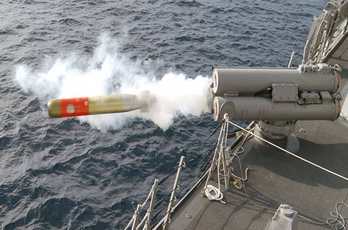 几枚导弹都难以击沉驱逐舰,但一发鱼雷却可以,鱼雷威力这么大?