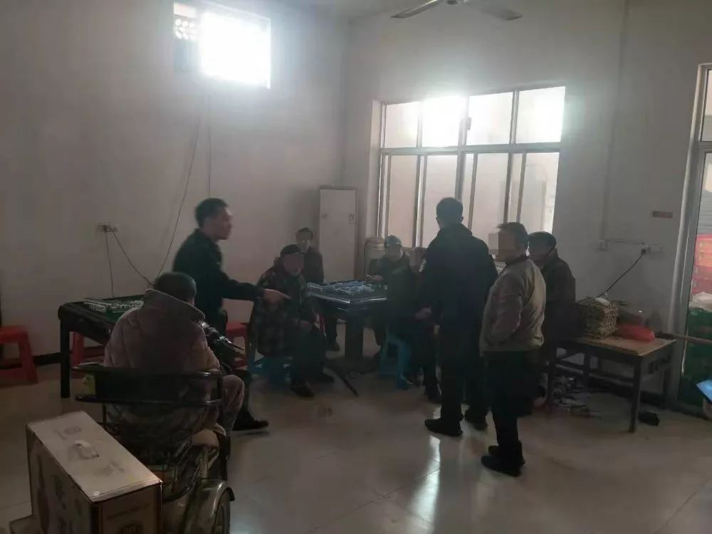 临泉警方端掉一个赌博窝点,抓获参赌人员20人,缴获赌资数万元