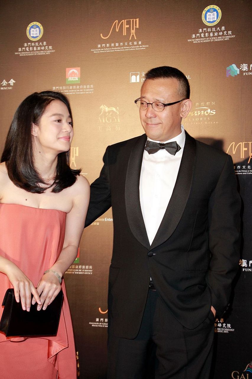 姜文一家四口近照曝光,46岁周韵面容显老,儿子颜值各异