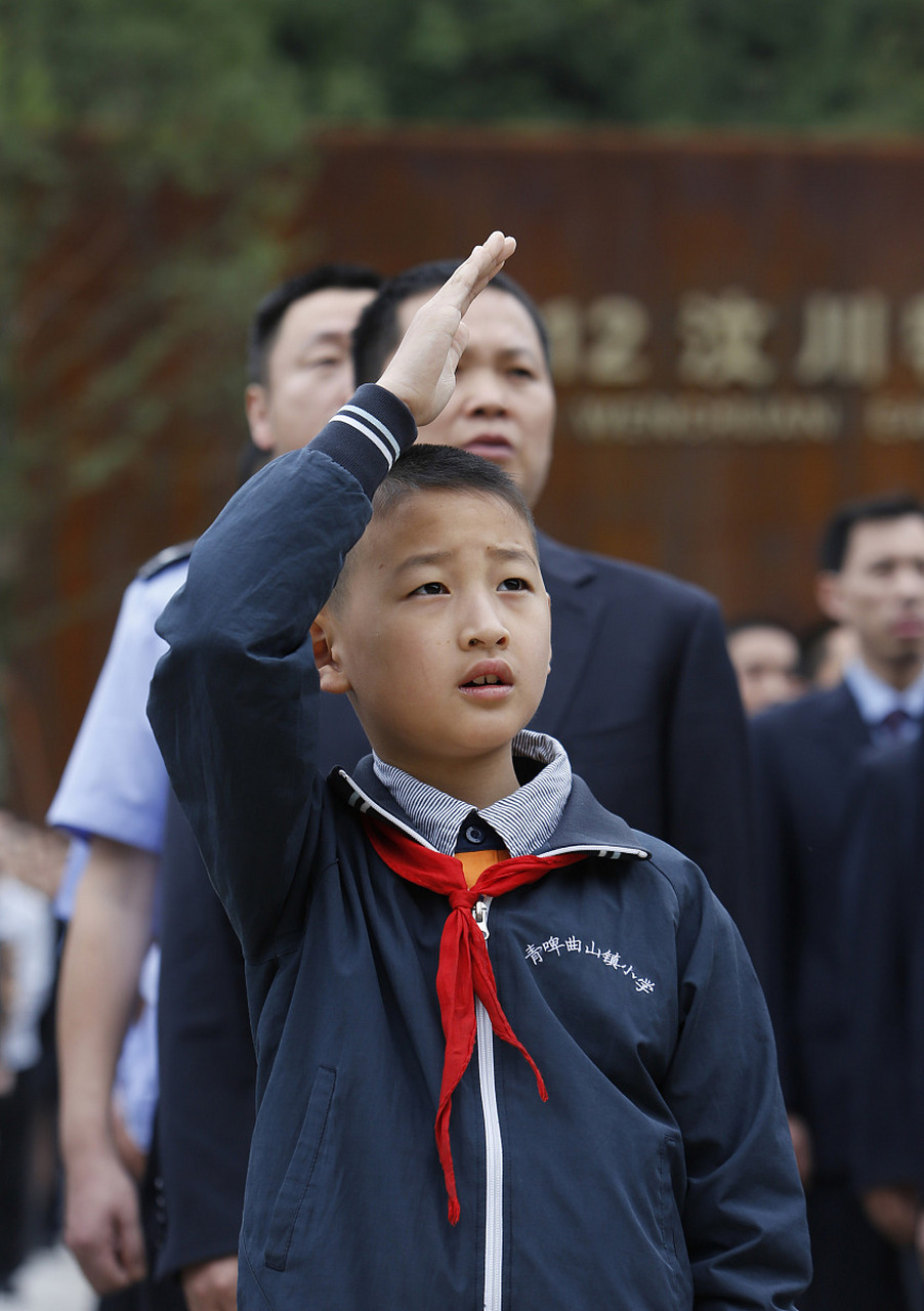 敬礼娃娃郎铮被北京大学录取#  7月23日,2023年郎铮以高考637分的