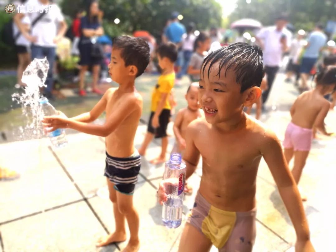 光膀子的小男孩男明星图片