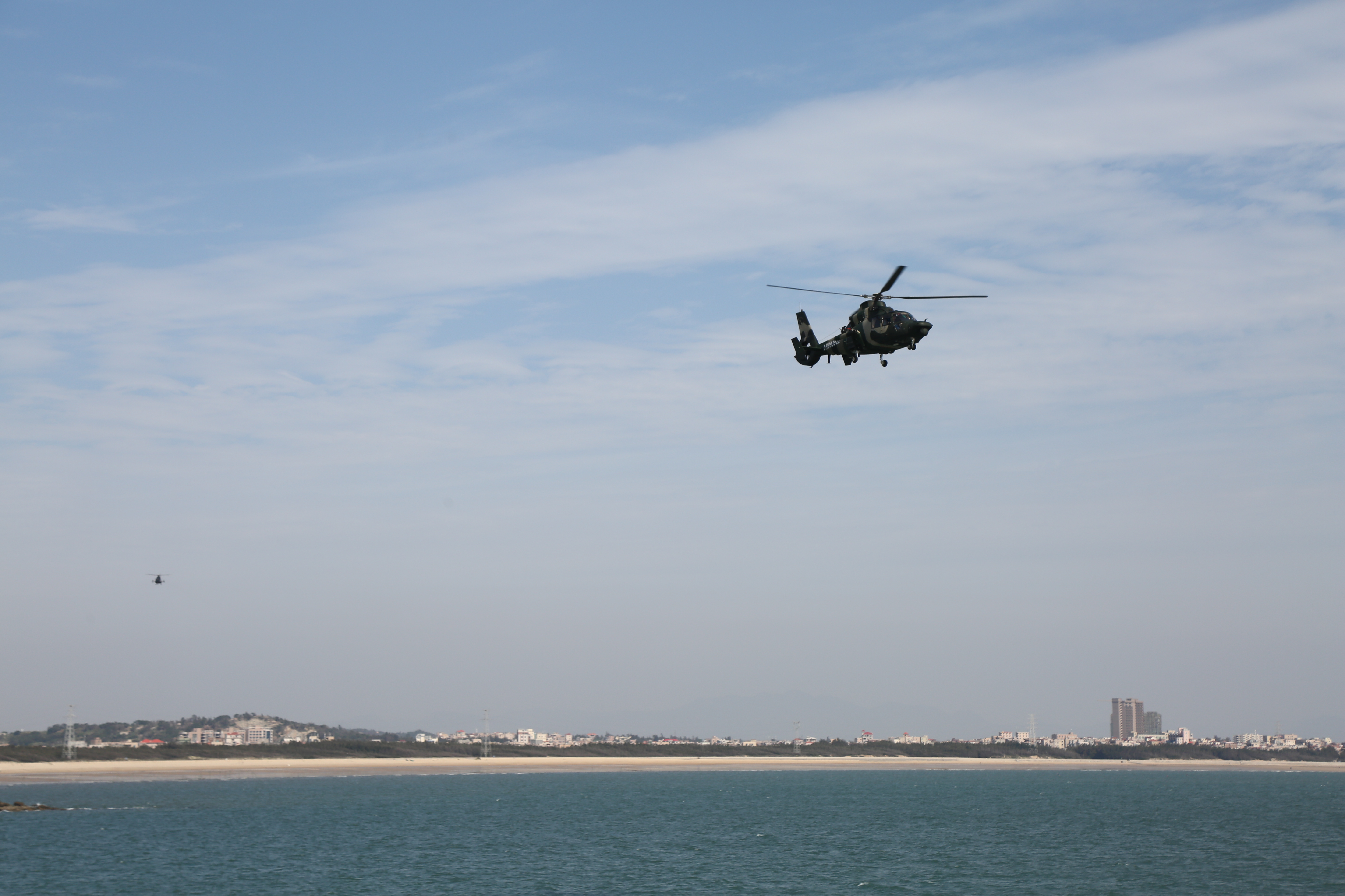 我陆航部队在东南沿海跨昼夜实弹演练(5)