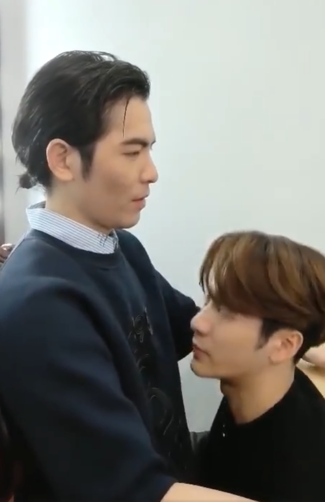 萧敬腾王嘉尔逗趣互动,白敬亭召唤不成"愤怒"摔笔