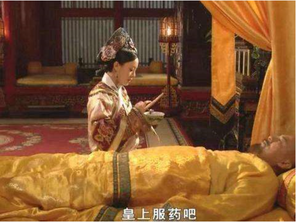甄嬛至死也没想通,雍正在临死前,为何要用力拉扯黄色
