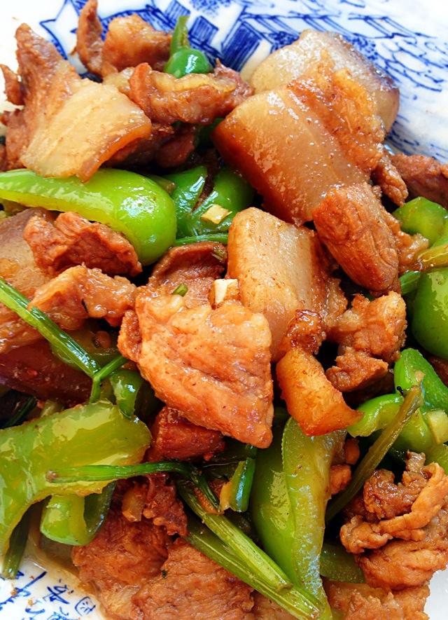 炒猪肉时,先放盐还是酱油?很多人没弄清楚,所以肉不入味很难吃