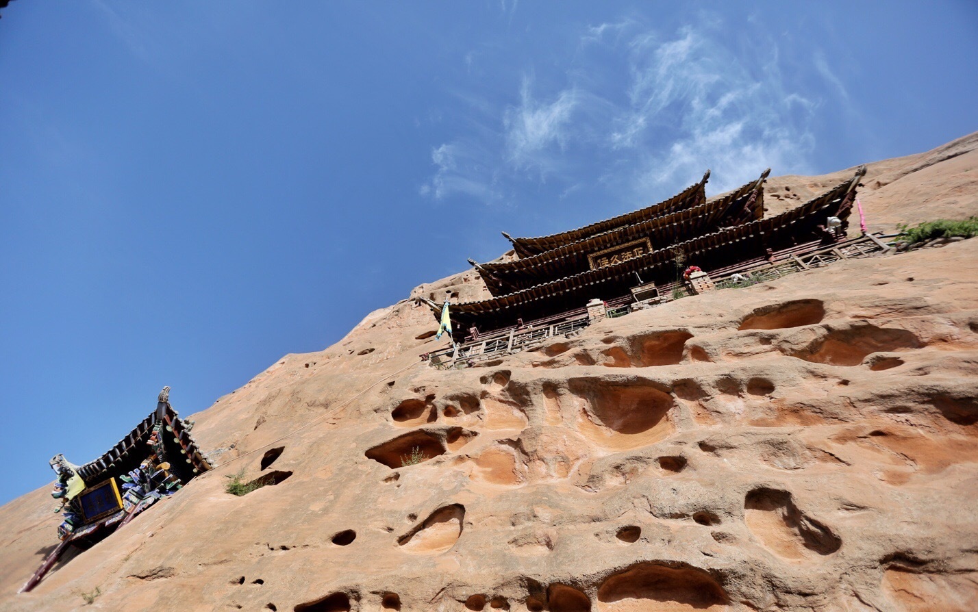 走进裕固族,你会发现这里的各种民居,寺庙和其他建筑物,都带着非常