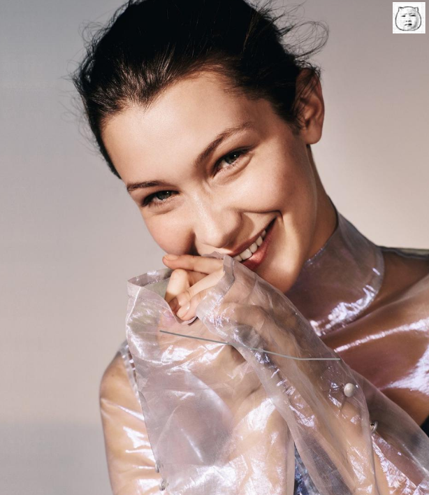 维秘天使贝拉与男友和好,外出游玩秀"小蛮腰",简直让人羡慕!