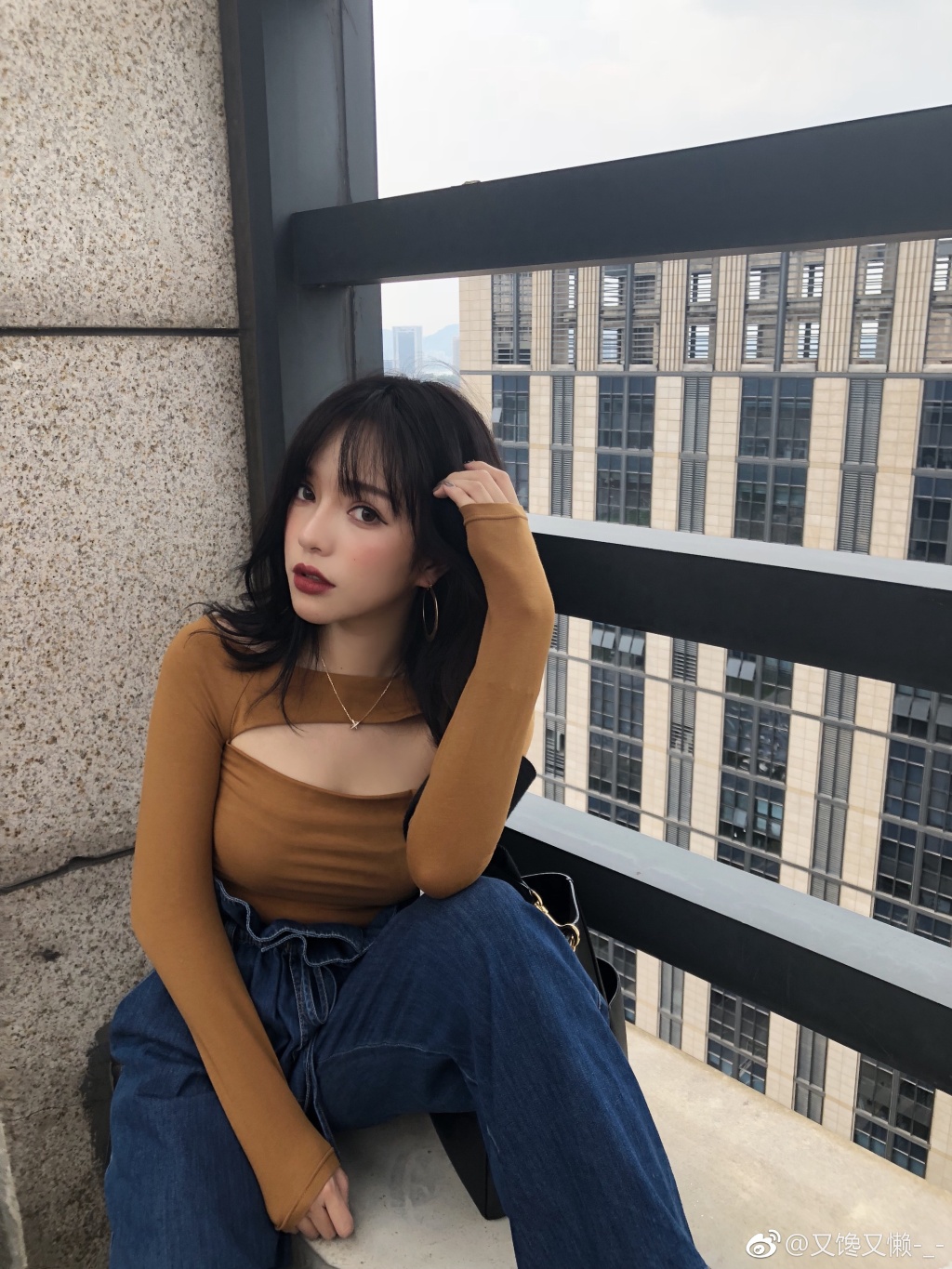 杭州网红saya一殴打孕妇致其先兆流产,网友:脸是整的胸是隆的!