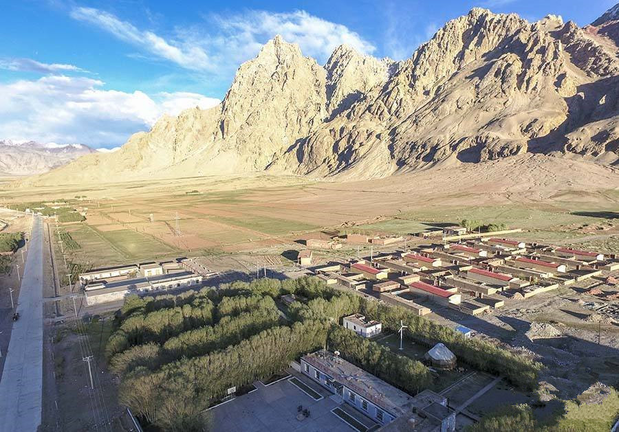 瓦罕走廊的阿富汗地带是1895年英国和俄国划定的英(英属印度)俄隔离带