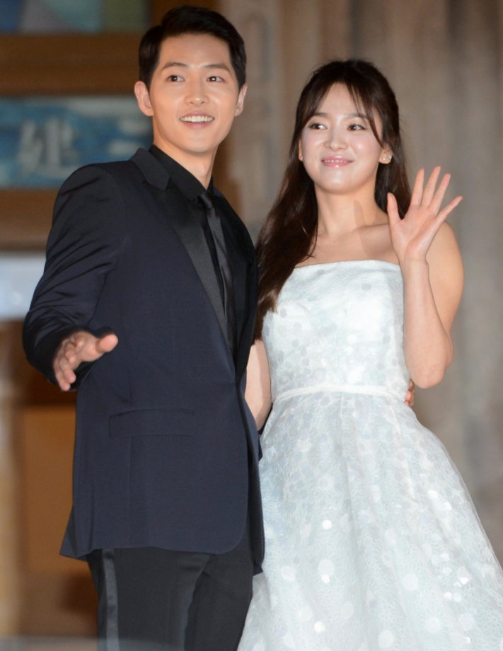 二人早前结婚了,这场婚礼,号称惊动了韩国大半个娱