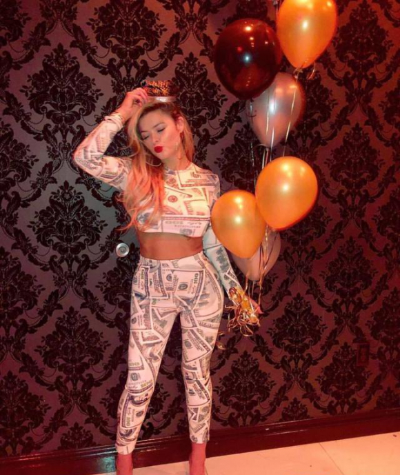 拳王梅威瑟火辣女友,身材不输卡戴珊,炫富很高调!