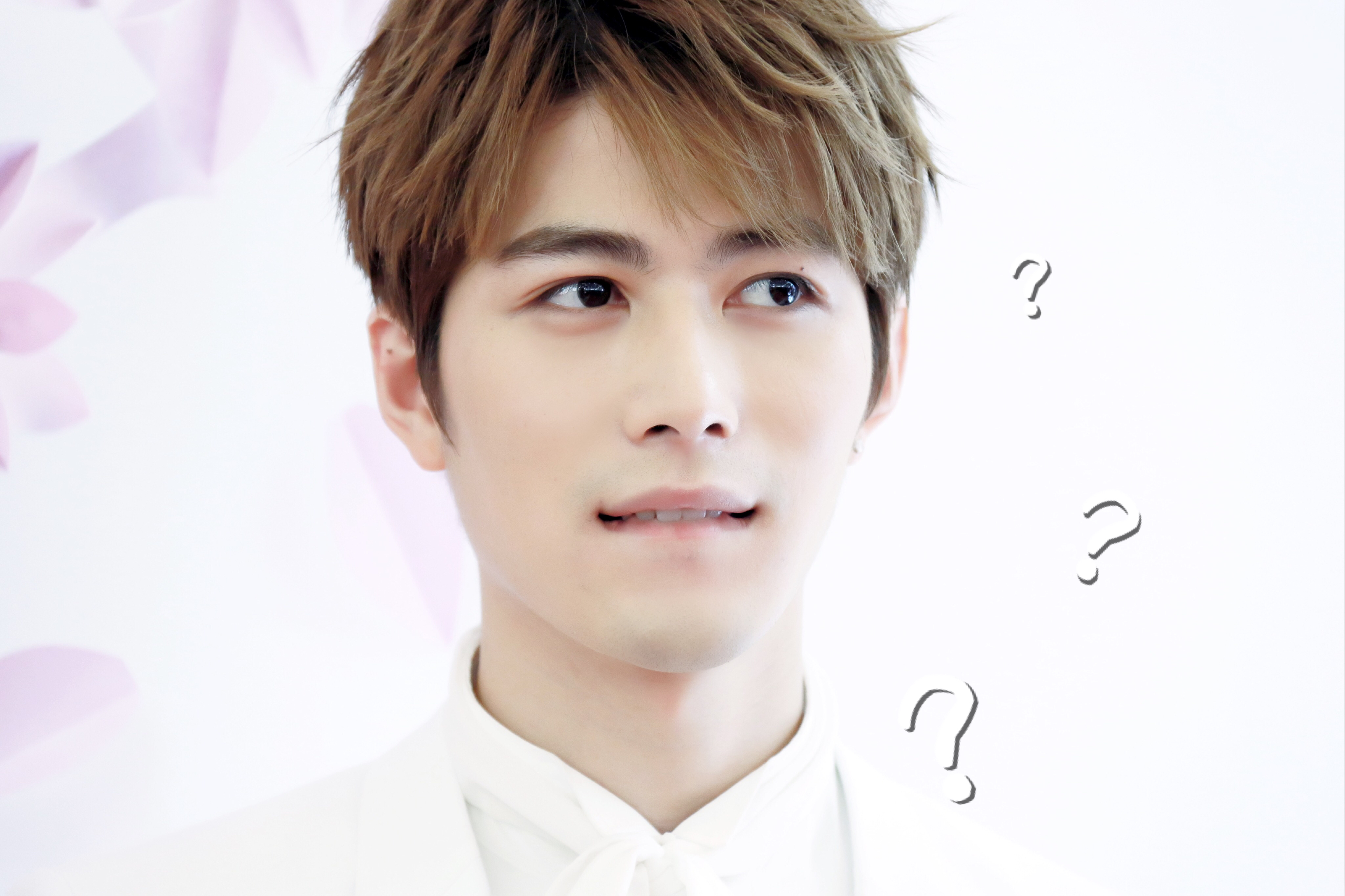 陈学冬坐飞机遇谢娜,低头看手机也要帮提行李,说出原因谢娜爆笑