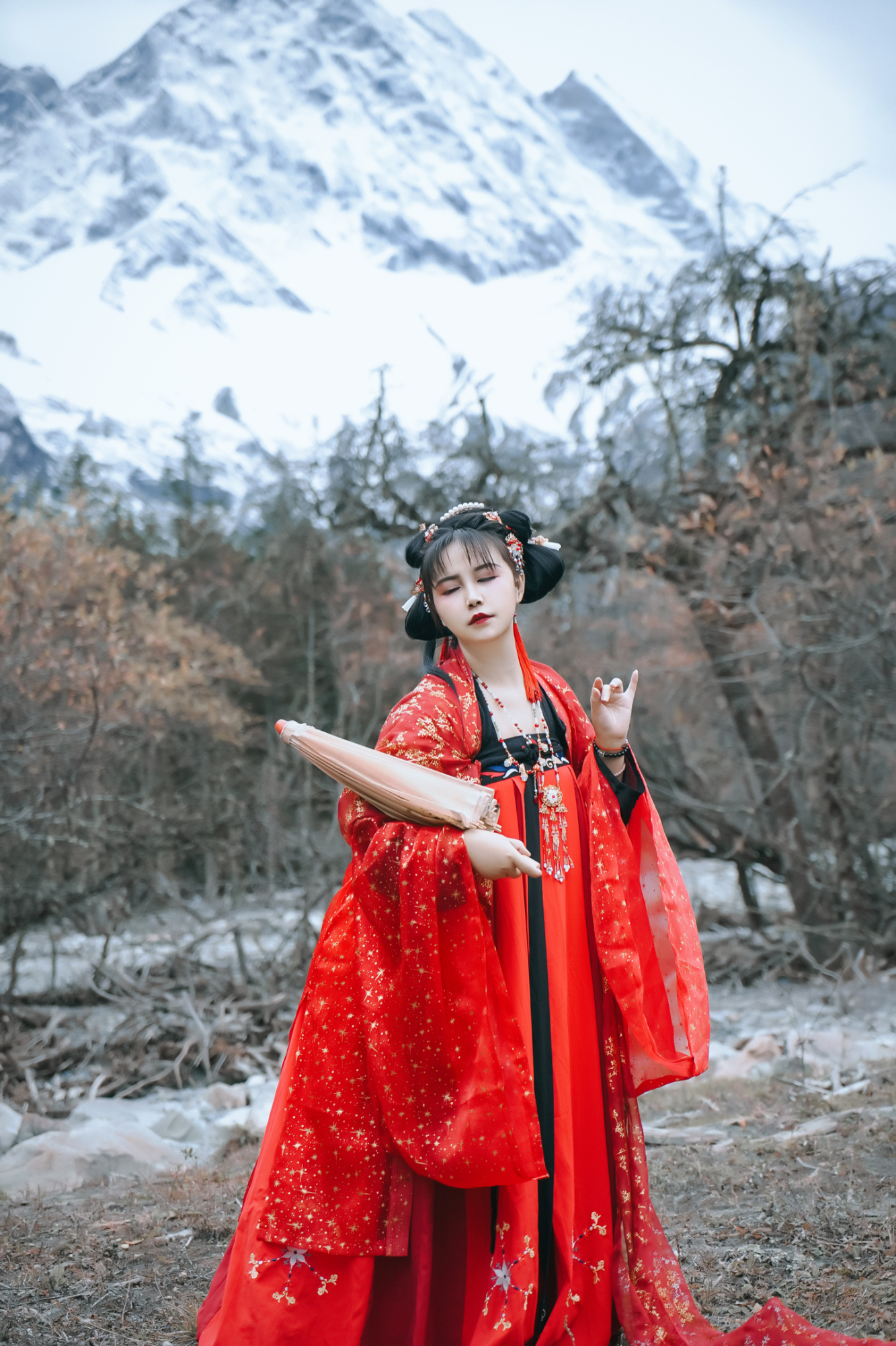 美少女cosplay:复古风汉服写真(侵删)