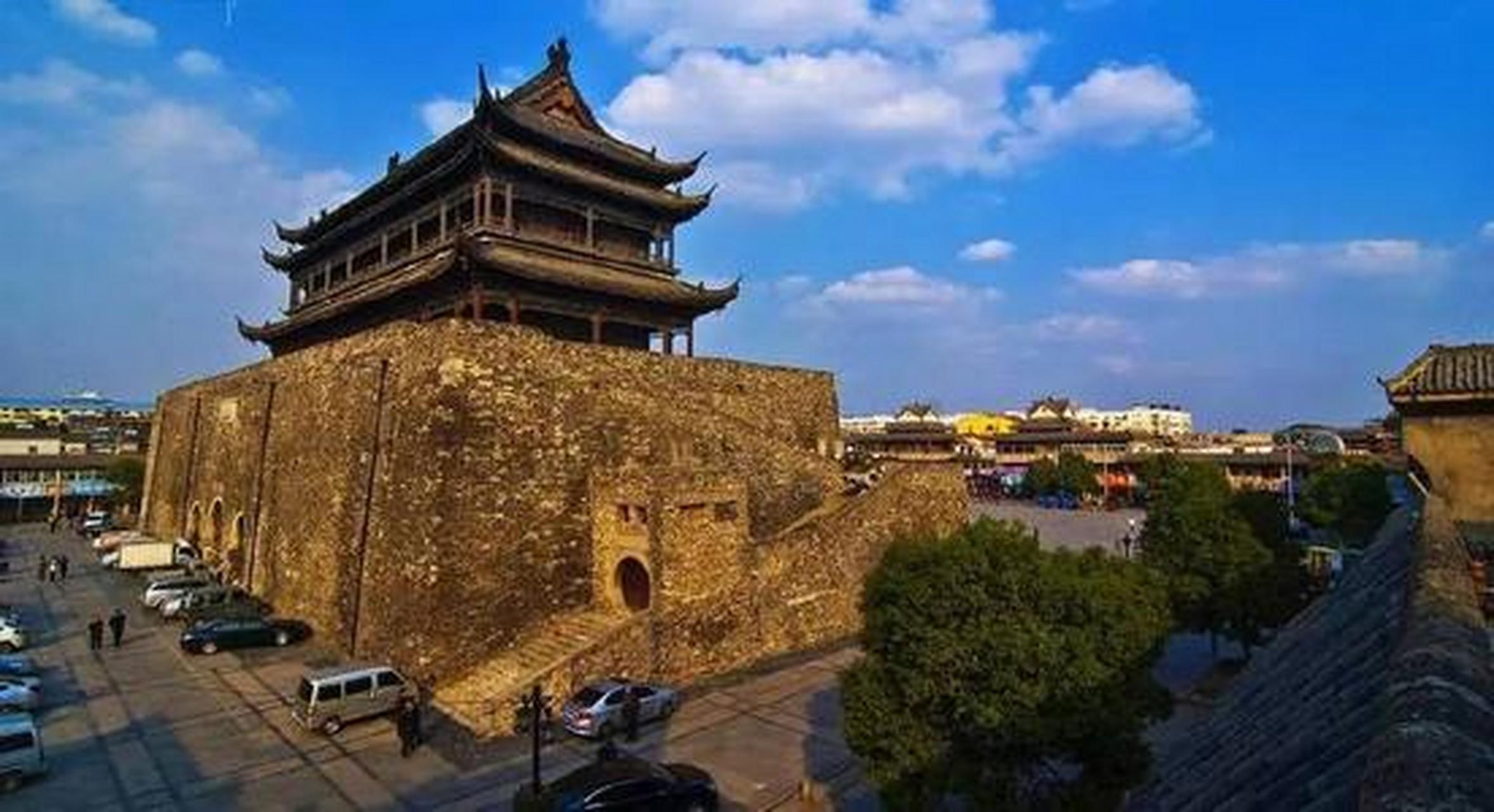 旅游攻略# 明中都鼓楼:明中都鼓楼距今有着六百多年的历史,从外观上