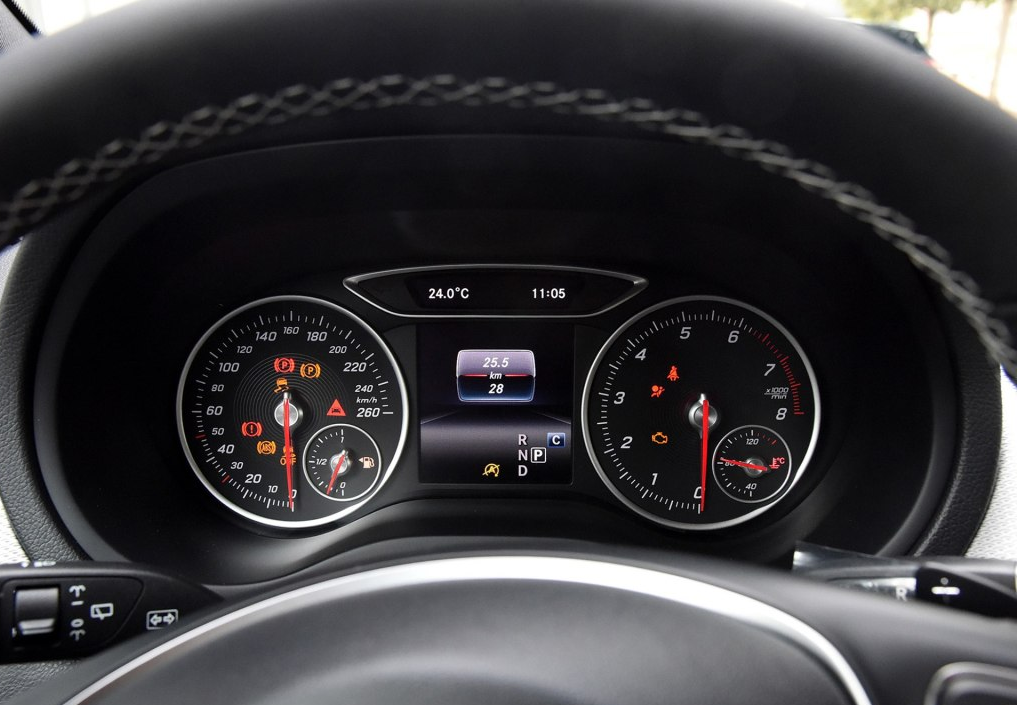 带大家领略一下奔驰b级b200时尚型之美