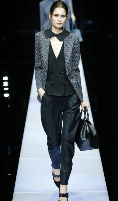 潮流秀场:模特们秀场上光彩照人,各种造型韵味十足,超级迷人